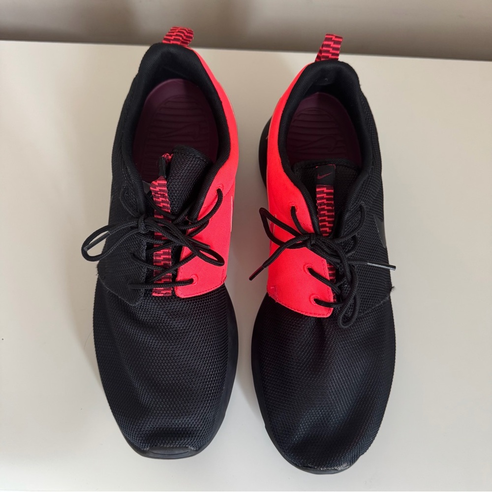 Nike Men's Roshe Run Sneakers